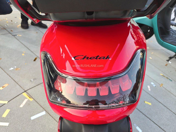 Xe máy điện giá 26,5 triệu đồng ghi điểm nhờ trang bị hiện đại, đi cả trăm km một lần sạc - 2