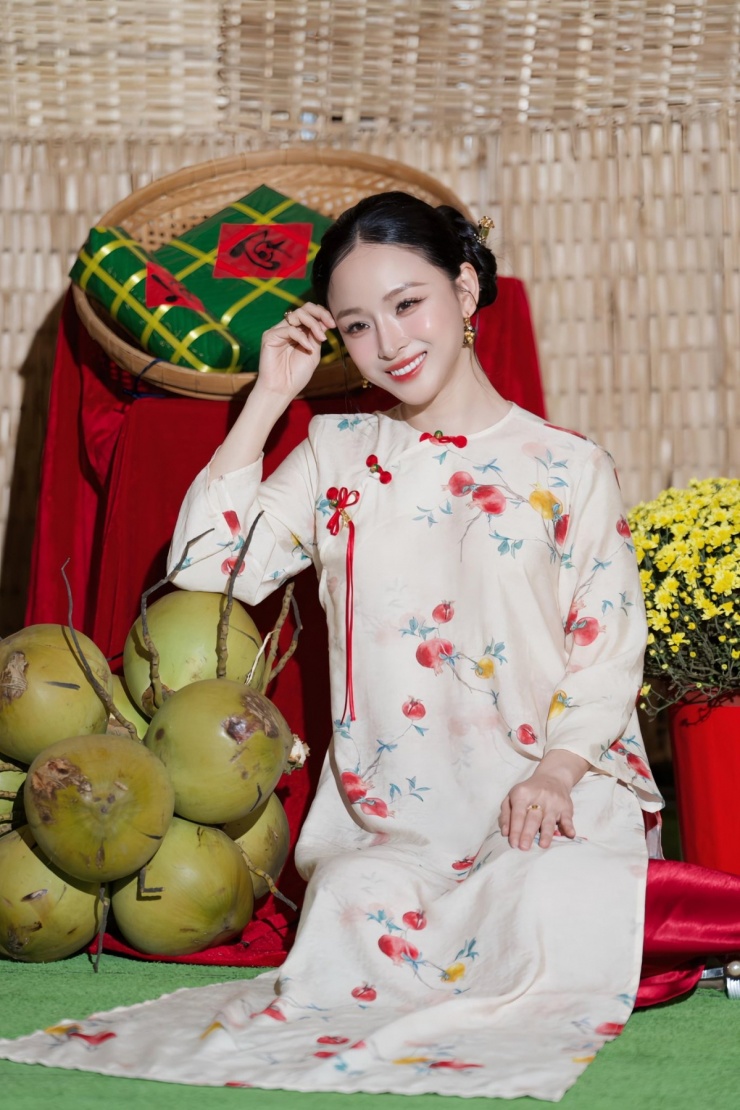 Gu diện áo dài của Hoa hậu Trương Hồ Phương Nga - 1