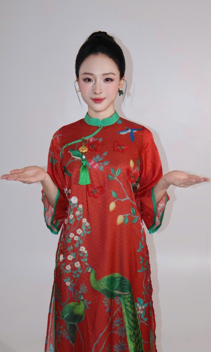 Người đẹp ghé thăm các địa danh lịch sử như Dinh Độc Lập, Bảo tàng Chứng tích Chiến tranh ở TP HCM vào đợt lễ lớn của đất nước.