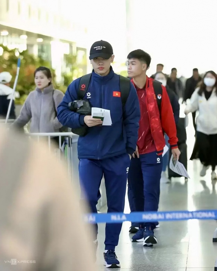 Phong cách bảnh bao xuống phố của 'ngôi sao' tuyển U23 Đình Bắc - 4