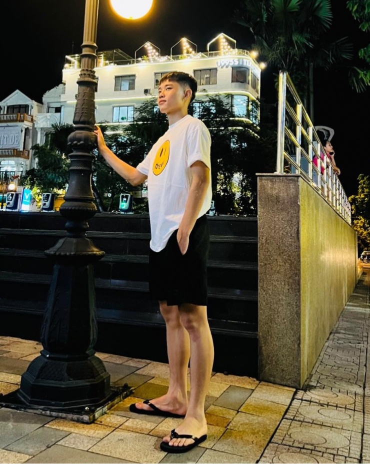 Phong cách bảnh bao xuống phố của 'ngôi sao' tuyển U23 Đình Bắc - 10