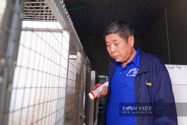 Từ niềm đam mê với cầy hương, ông Nguyễn Đình Thái,&nbsp;Tổ dân phố Ba Quanh, phường Phúc Thuận, tỉnh Thái Nguyên đã học hỏi kinh nghiệm trên mạng và bắt tay vào nuôi. Ảnh: Ngô Huy