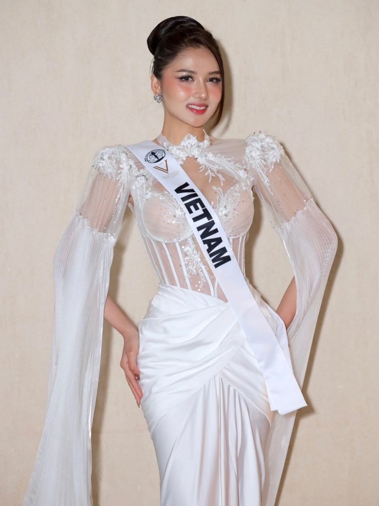 Thu Ngân và 60 hoa hậu nhận sash - 3