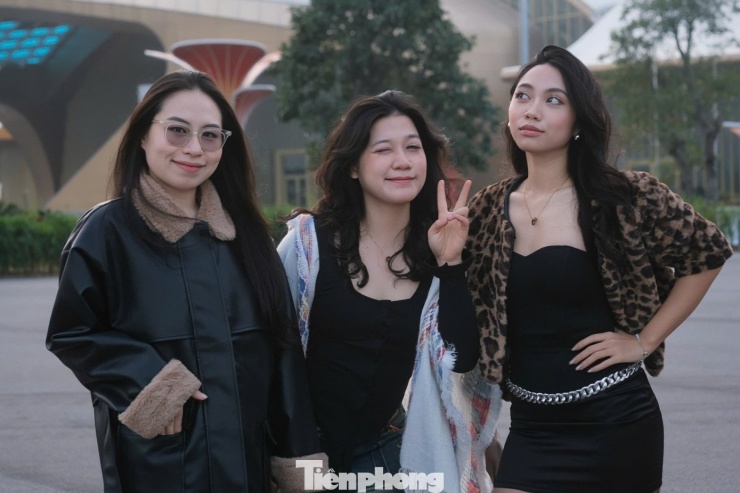 Hàng chục nghìn người đổ về Đông Anh - 1