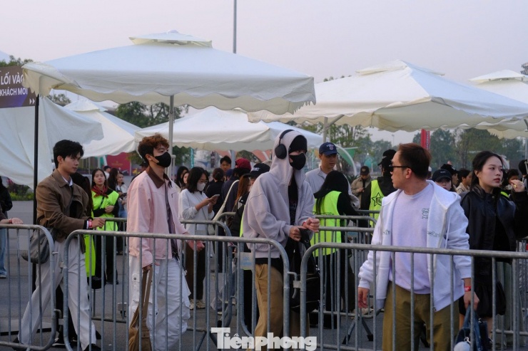 Hàng chục nghìn người đổ về Đông Anh - 6