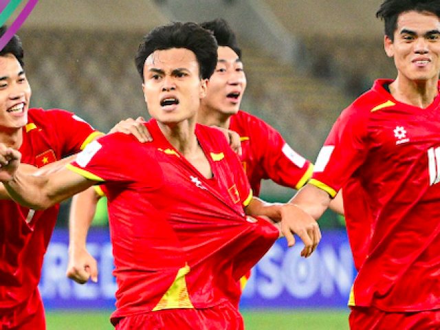 Hòa Minzy hào phóng tặng quà, MC Lại Văn Sâm vỡ oà khi U23 Việt Nam thắng UAE