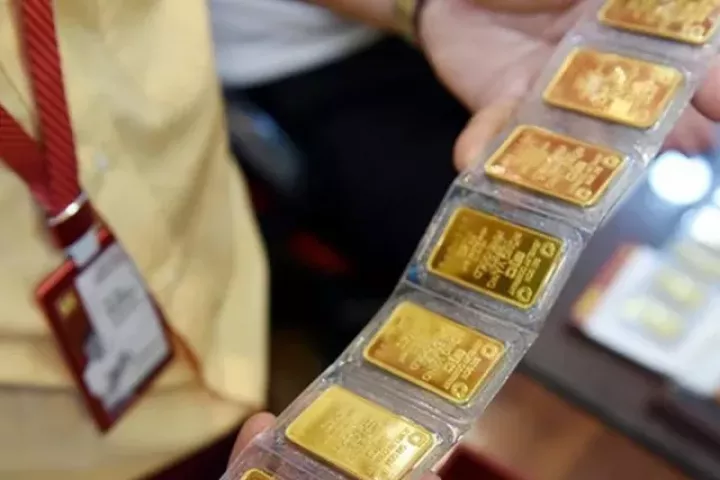 Giá vàng trong nước 'vượt mặt' thế giới