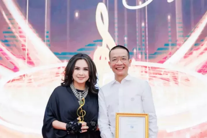 Hồng Nhung, Thanh Lam được vinh danh