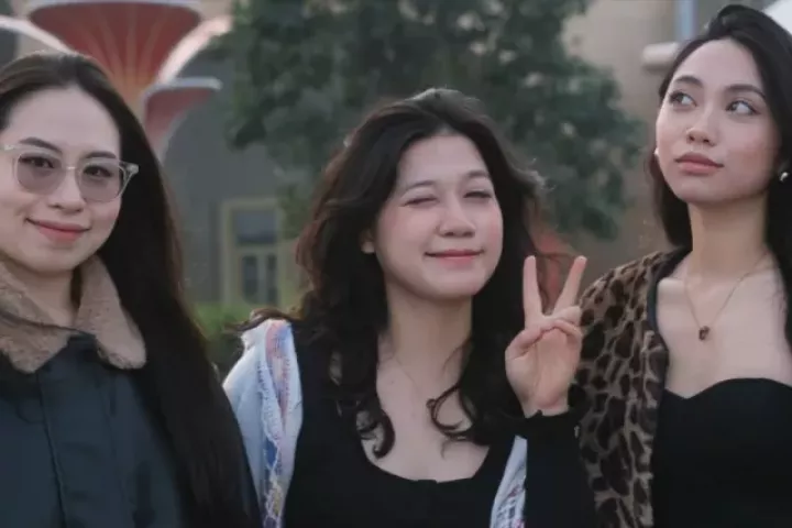 Hàng chục nghìn người đổ về Đông Anh