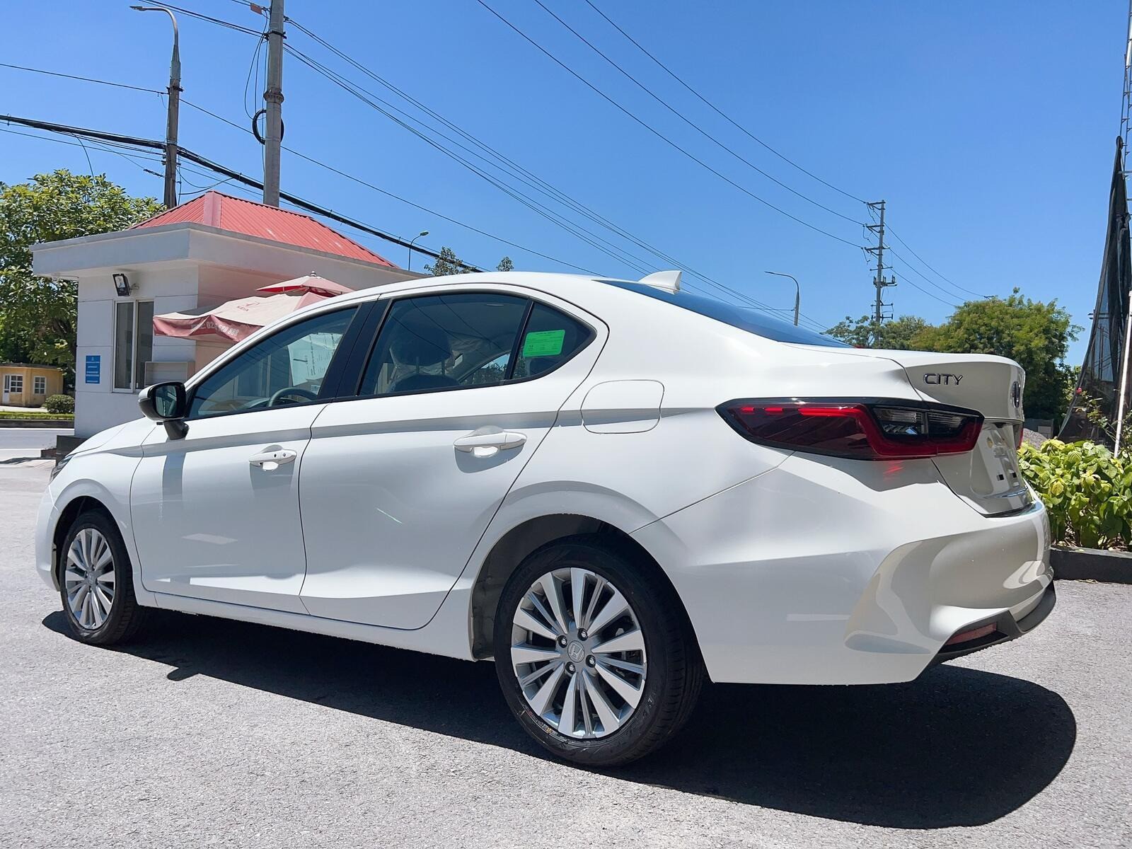 Honda City G và Hyundai Accent 1.5AT: Chênh nhau 10 triệu chọn xe nào? - 6