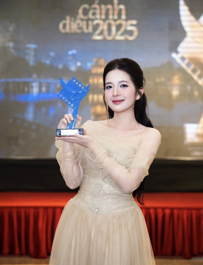 Diễn viên Ngọc Huyền tại sự kiện trao giải Cánh Diều 2025 ở Hà Nội. Ảnh: Fanpage nhân vật