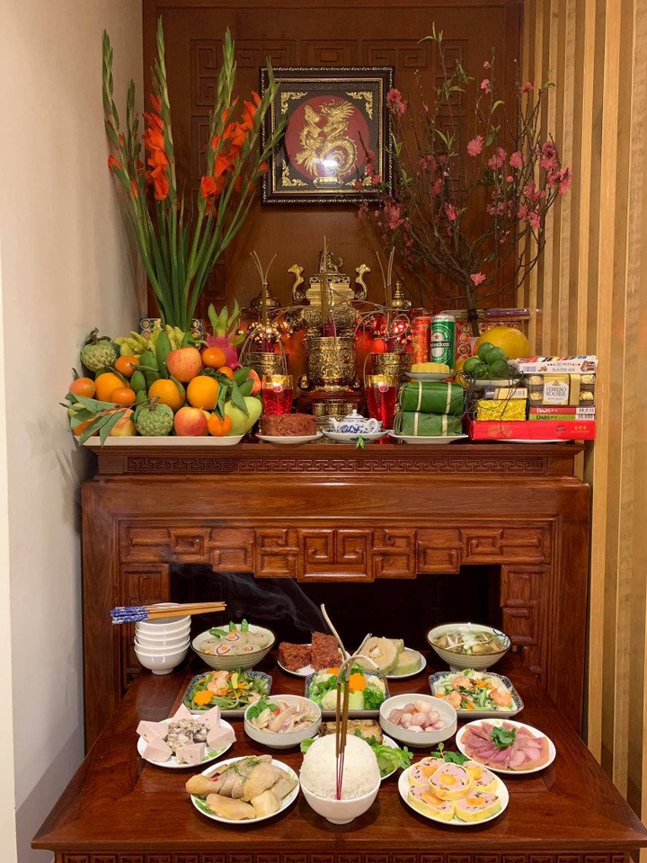 Mâm lễ đầy đủ cúng mùng 1 tháng Chạp. (Ảnh minh họa: Lan Nguyen)