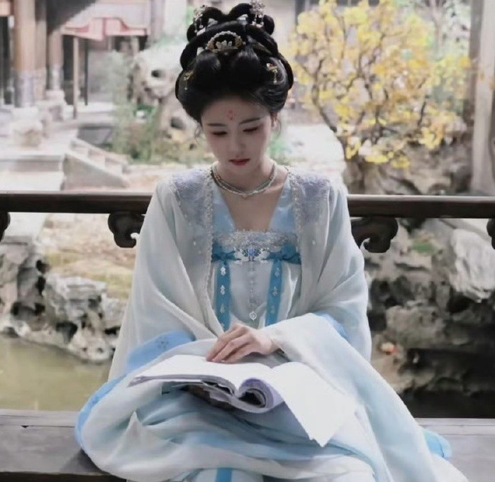 Cô tham gia nhiều phim