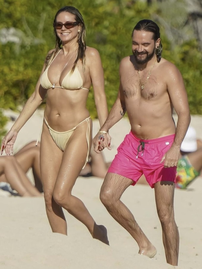 Các sao khoe dáng với bikini trong kỳ nghỉ đầu năm mới - 3