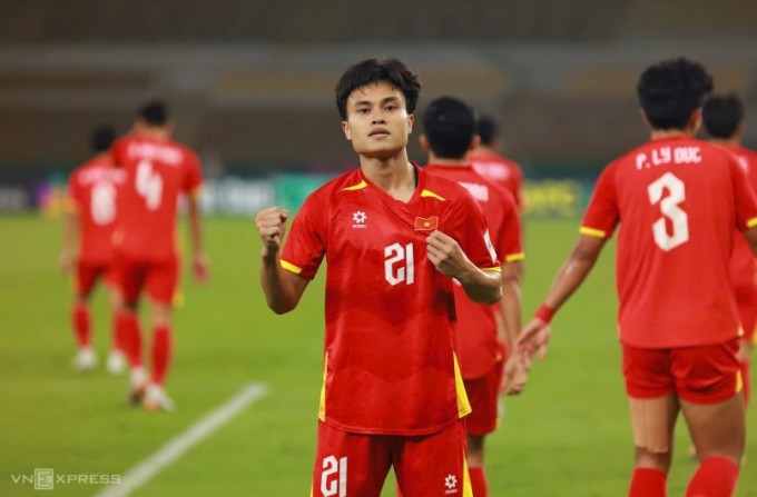 Minh Phúc mừng bàn thắng ở phút 101 giúp Việt Nam hạ U23 UAE 3-2 ở tứ kết U23 châu Á 2026, trên sân Prince Abdullah Al Faisal ở Jeddah, Arab Saudi vào tối 16/1/2025. Ảnh:Ted Trần
