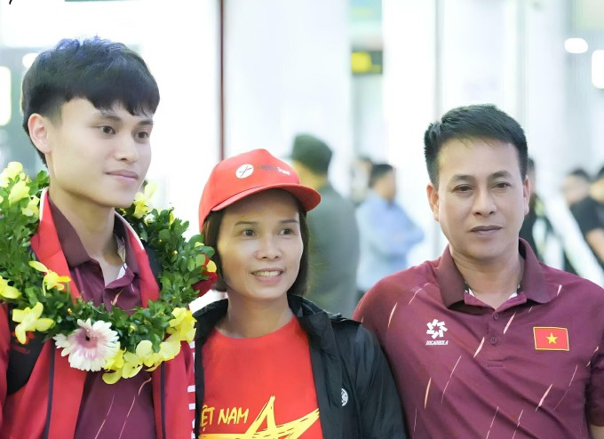 
Vợ chồng ông Tuấn trong một lần đi cổ vũ con trai thi đấu. Ảnh gia đình cung cấp