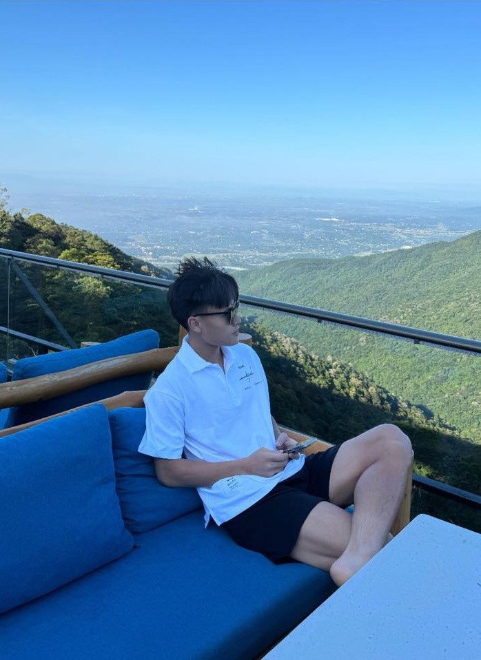 Gu mặc đời thường của hậu vệ Phạm Minh Phúc - 6