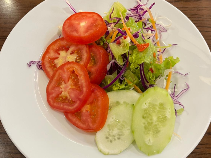 Ký sinh trùng hoàn toàn có thể trú ngụ trong đĩa salad. Ảnh: P.Thúy.