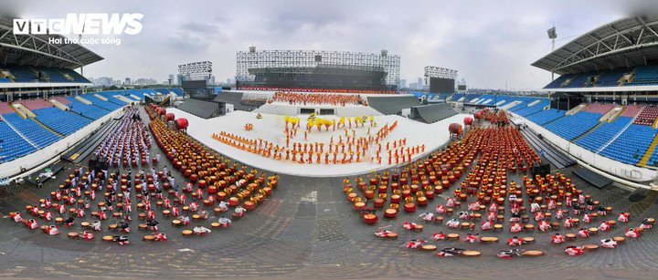 2.500 học viên cảnh sát tổng hợp luyện màn trống hội chào mừng Đại hội Đảng - 8