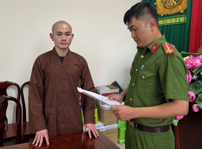 Vũ Hoàng Phú (chủ tài khoản TikTok Phú Tử với khoảng 1,2 triệu người theo dõi)- bị khởi tố để điều tra hành vi gây rối trật tự công cộng. (Ảnh: Công an Đồng Nai)