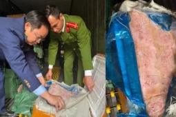 Phát hiện 10 tấn xúc xích, nầm lợn không rõ nguồn gốc tại kho đông lạnh ở Hà Nội