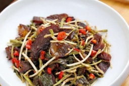 Loại rau dại có mùi lạ, "bình chữa cháy" của cơ thể, giúp thanh nhiệt, làm mát máu, giải độc, xào thịt cực thơm