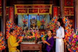 Có một làng hoa giấy ở Huế rực sắc xuân mỗi khi Tết đến xuân về