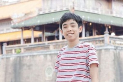 Chân dung nam sinh lớp 8 Hà Nội đạt IELTS 8.5 lần thi đầu tiên, là diễn giả trẻ tuổi nhất, học sinh tiêu biểu