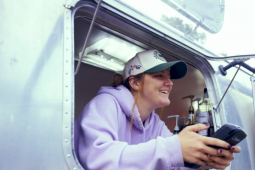 Cô gái 8X biến xe kéo cũ thành quán cà phê di động, thu hơn 13 tỷ mỗi năm