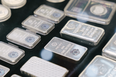 Giá bạc hôm nay 17/1/2026 tăng giảm trái chiều, giá bạc thỏi vẫn neo cao