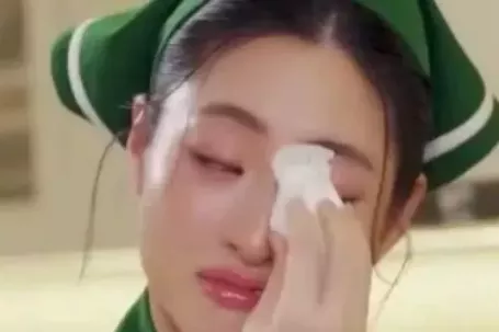 Không nhận ra hoa hậu đi giúp việc, dọn chuồng voi