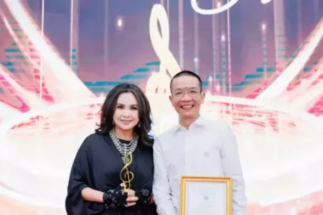 Hồng Nhung, Thanh Lam được vinh danh