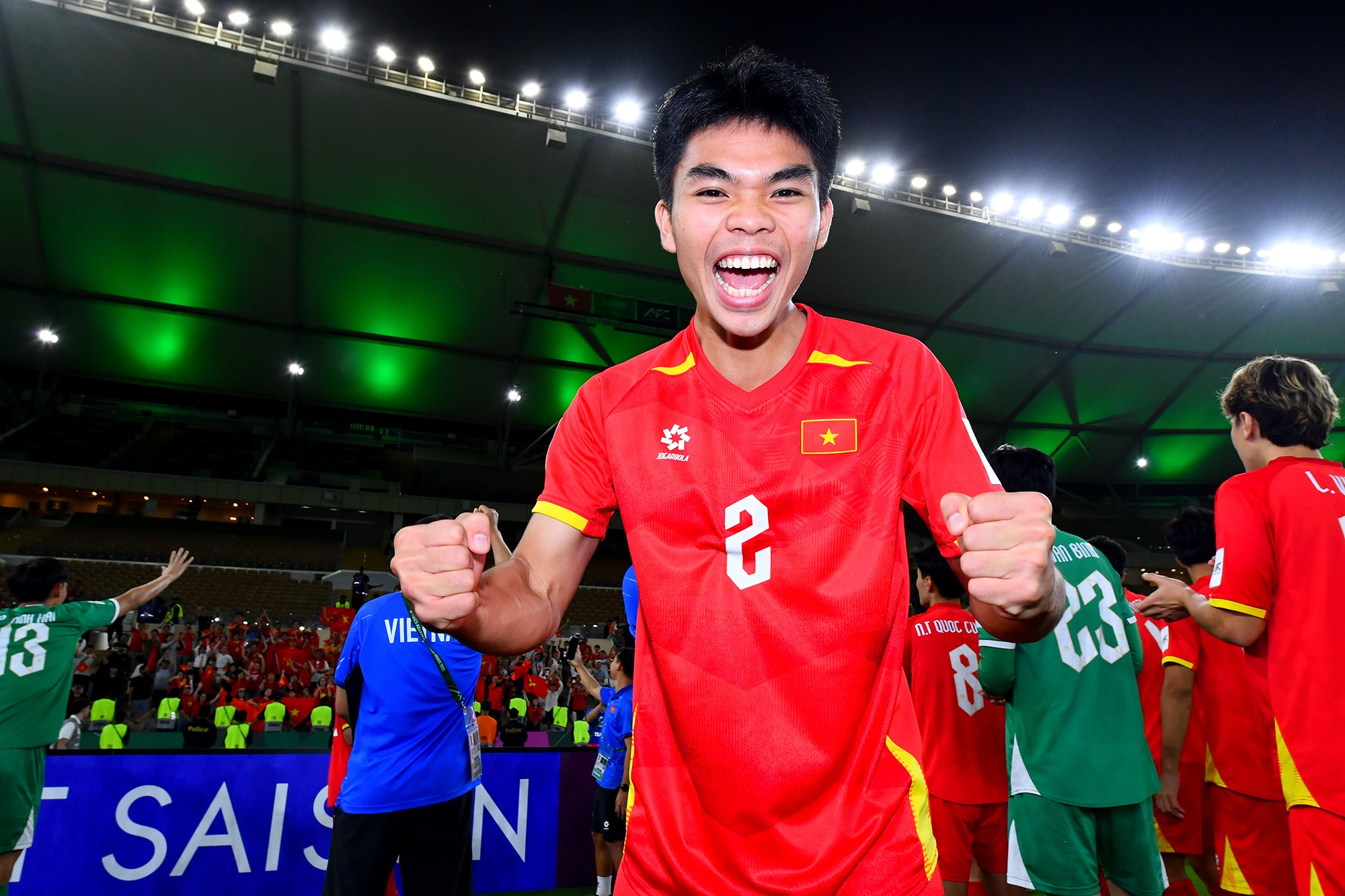 "Cậu út" Lê Phát không thể "sướng" hơn với bàn thắng mở tỉ số cho U23 Việt Nam.