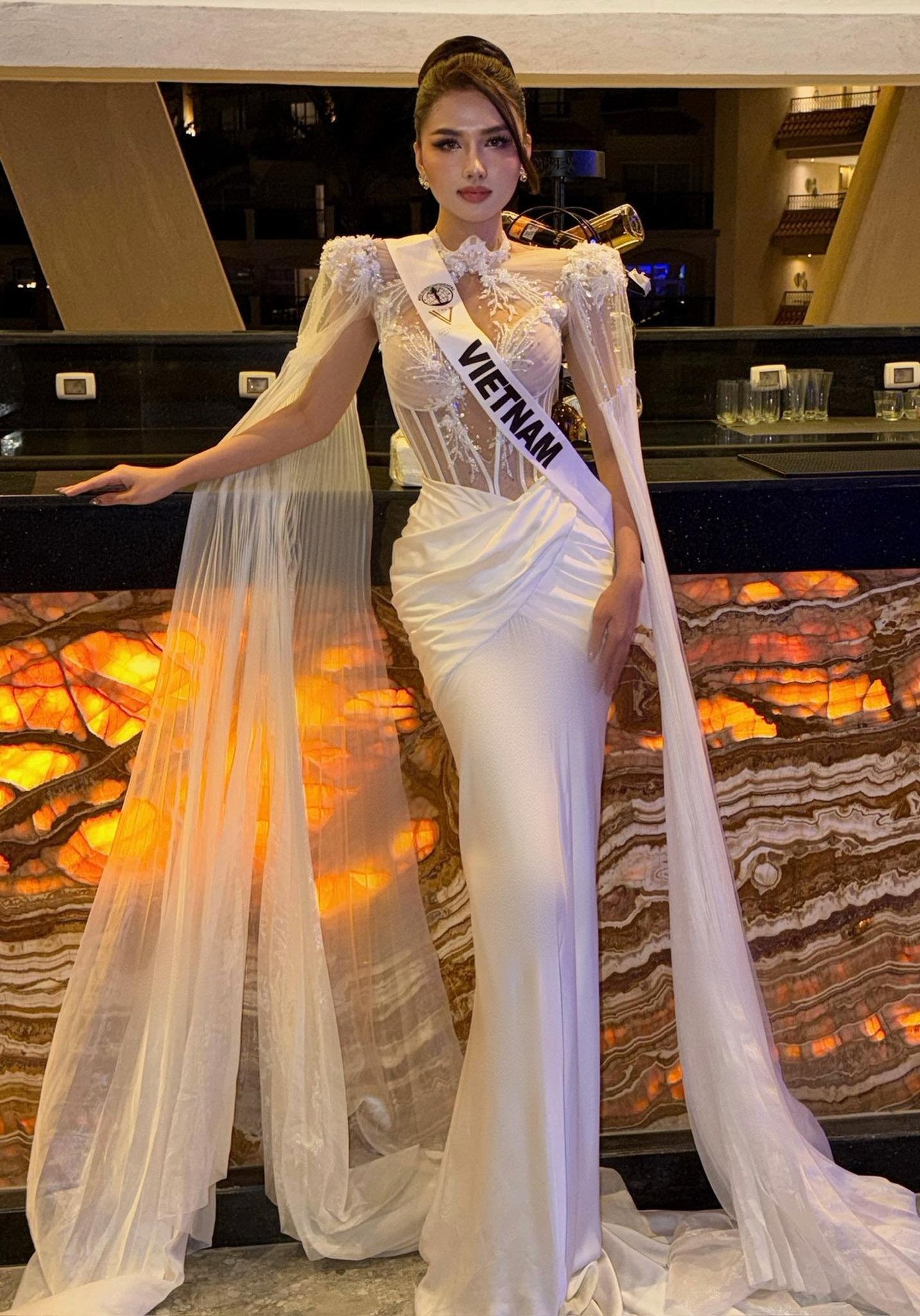 Thu Ngân và 60 hoa hậu nhận sash - 2