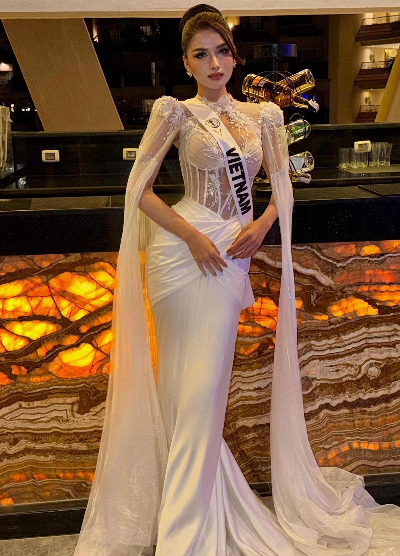 Thu Ngân và 60 hoa hậu nhận sash - 1