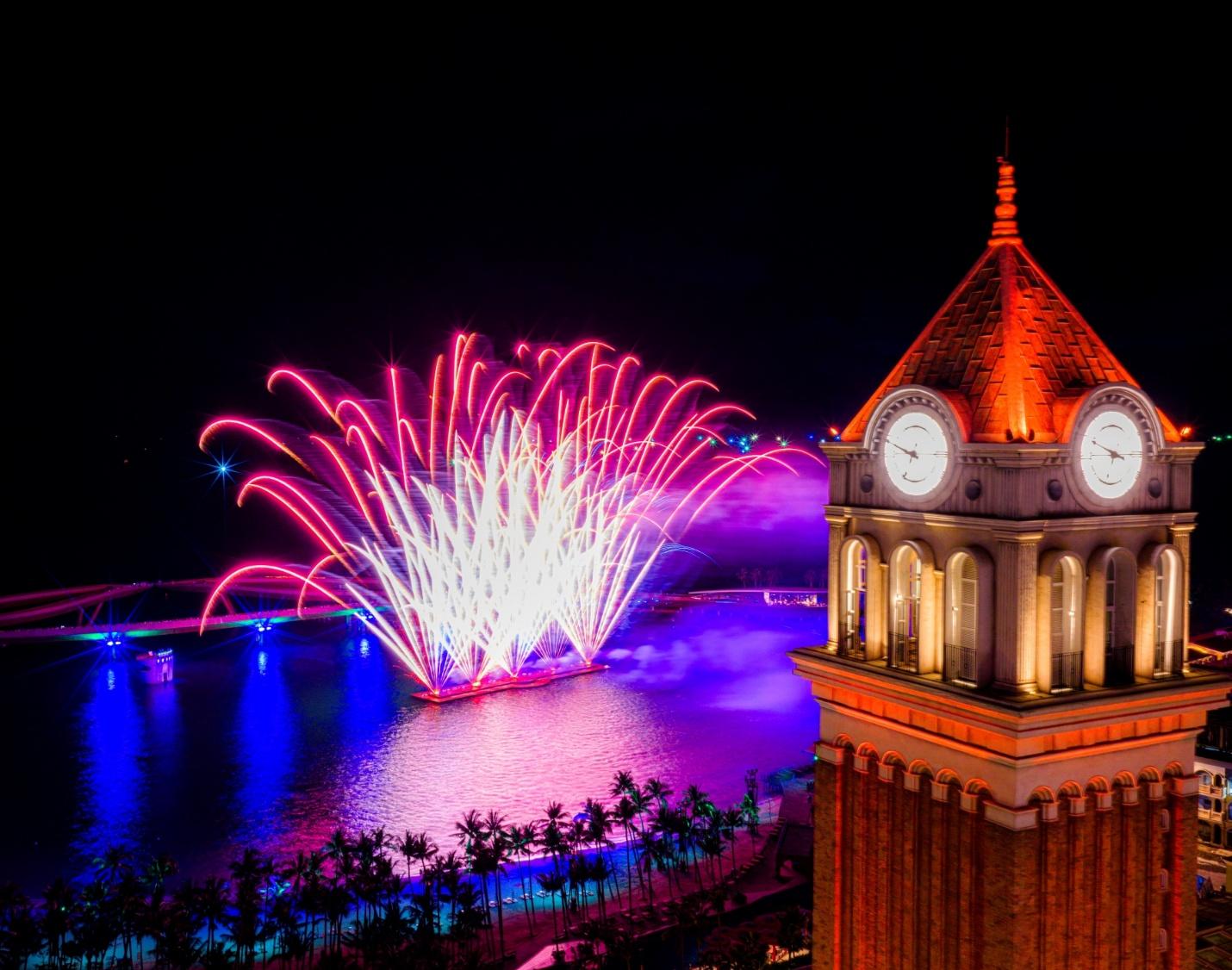 Show diễn kết hợp pháo hoa nghệ thuật mang dấu ấn Sun Group tại Phú Quốc. (Ảnh: Ánh Dương)