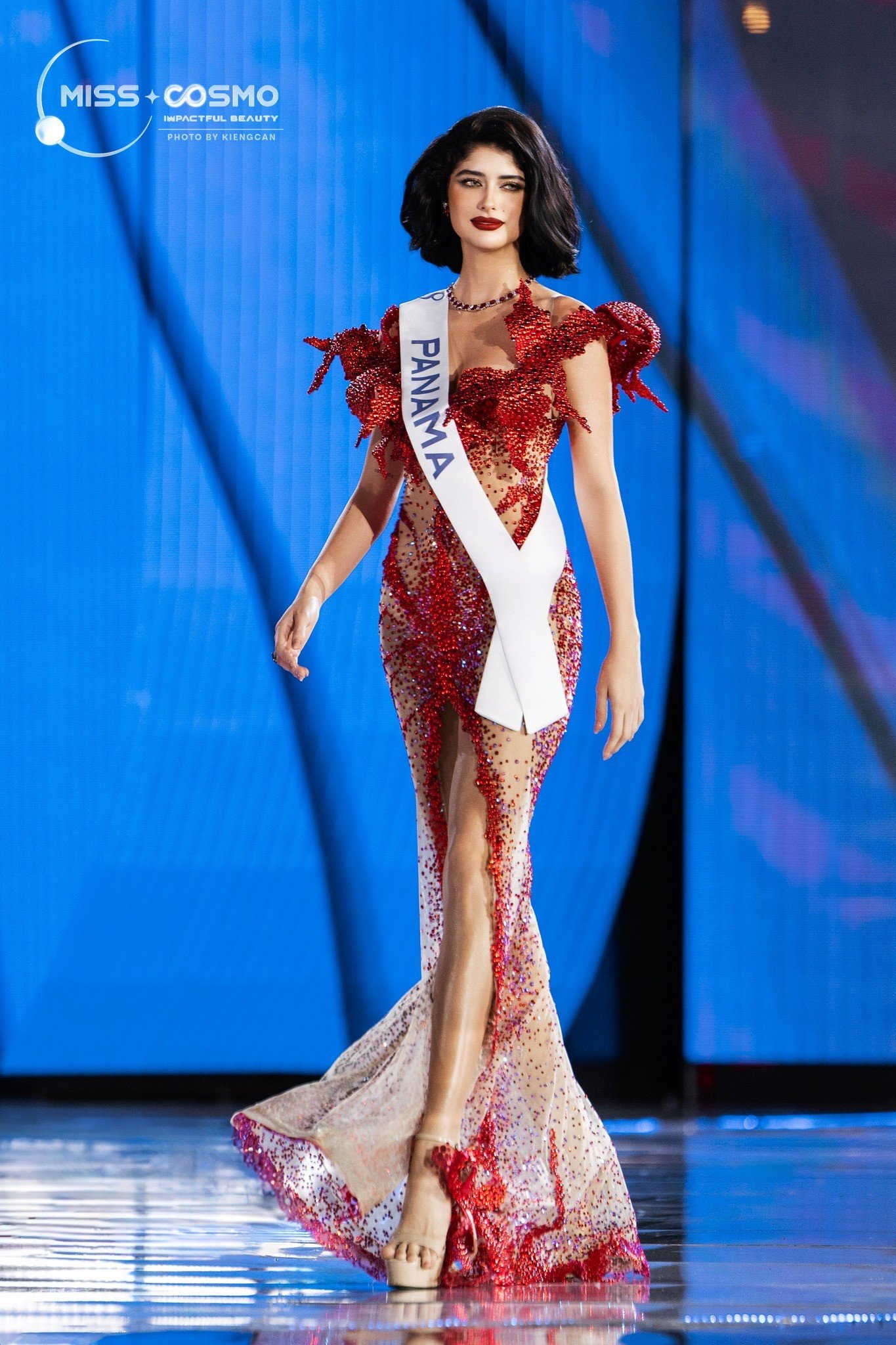 Italy Mora khi tham gia cuộc thi Miss Cosmo 2025.