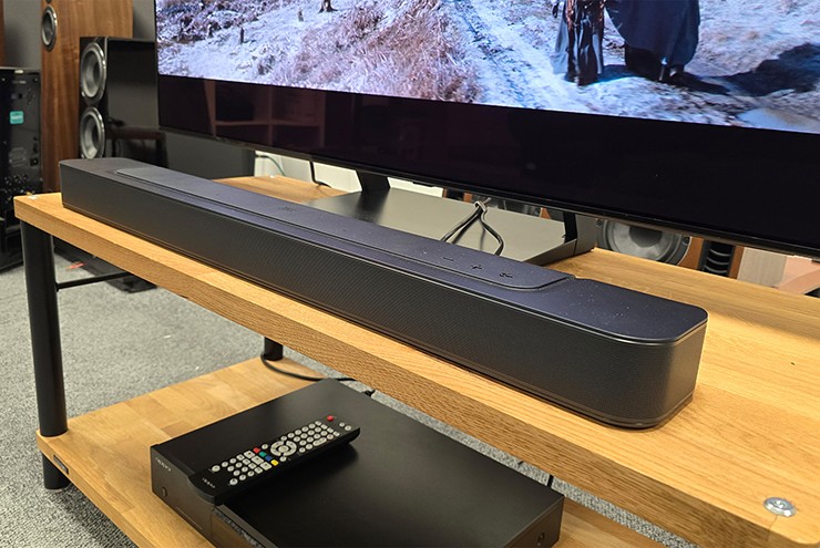 Soundbar nên đặt trên hay dưới TV để nghe đã tai nhất?