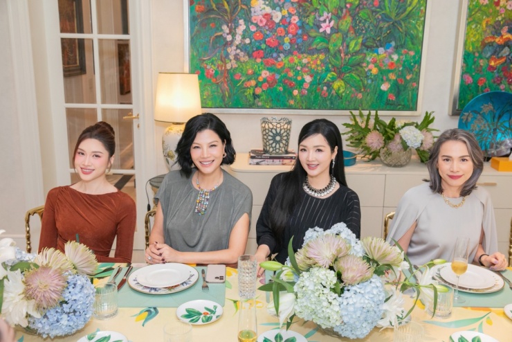 Ngọc Khánh khoe sắc tuổi 50 khi hội ngộ Giáng My, Vũ Cẩm Nhung - 2