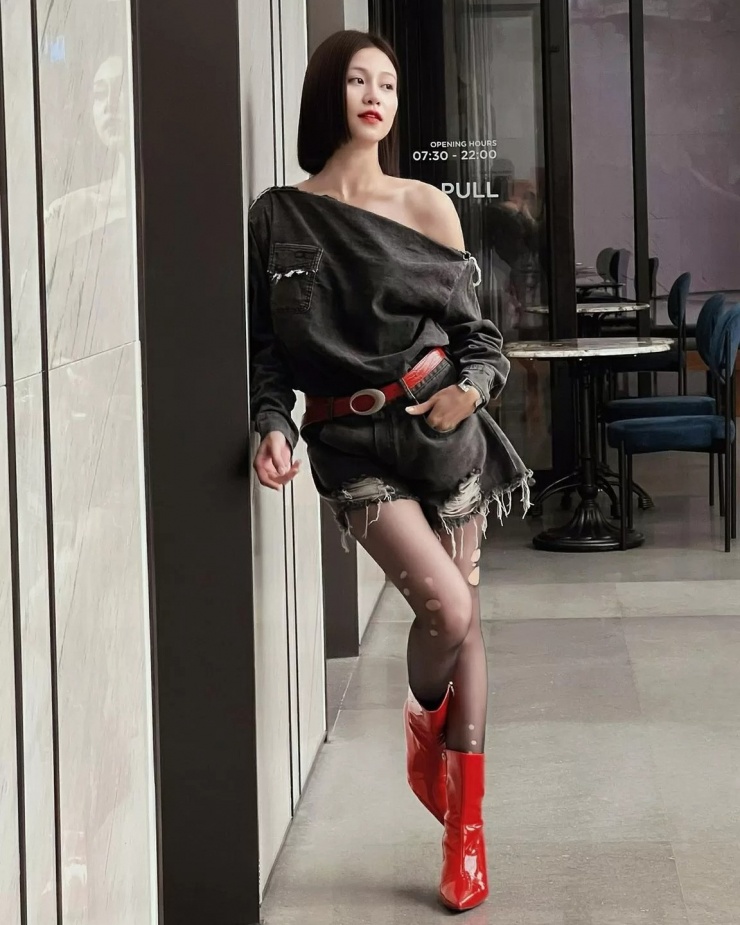 Nữ chính 'Cách em 1 milimet' bị chê mặc đồ khó hiểu - 6