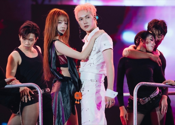 Thông báo gây bùng nổ của Hieuthuhai trong đêm nhạc dài 6 tiếng ở Đông Anh - 11