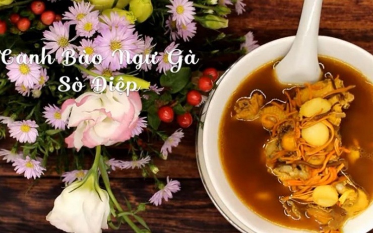 Canh bào ngư sò điệp mang hương thơm nhẹ nhàng thoang thoảng và rất dễ ăn. Dù là người lớn tuổi, trẻ em đều có thể dùng được được món ăn này. Canh bào ngư sò điệp thích làm làm thực phẩm bổ sung dinh dưỡng cho những người đang có sức khoẻ yếu cần được tẩm bổ để sớm hồi phục.