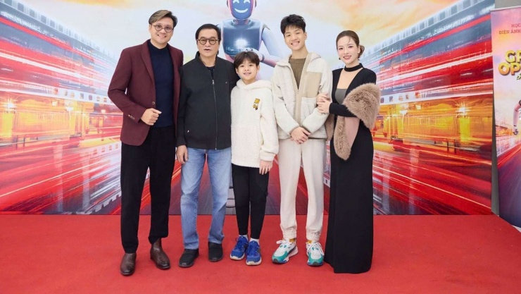 Gia đình Nghệ sĩ Nhân dân Khải Hưng. Ảnh: FBNV