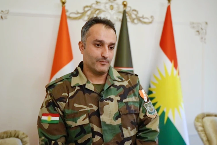 Ông Jwansher Rafati, đại diện Đảng Tự do Kurdistan (PAK), trả lời phỏng vấn AP tại TP Irbil – Iraq. Ảnh: AP