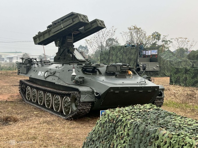 Trận địa dã chiến bảo vệ khu vực thủ
đô của Tiểu đoàn 172, Trung đoàn 64, Sư đoàn 361 Quân chủng Phòng
không - Không quân. Nhiệm vụ chính là canh trực sẵn sàng chiến đấu,
bảo vệ Đại hội đại biểu toàn quốc lần thứ XIV của Đảng.