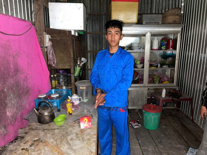 Nghi phạm thực nghiệm hiện trường. Ảnh: Phước Thanh