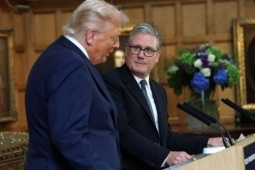 Thủ tướng Anh cảnh báo ông Trump về bước đi 'sai lầm' đối với NATO