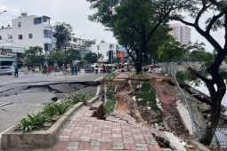 Sau tiếng động lớn, cả đoạn đường dài gần 50m ‘biến mất’