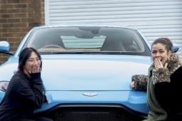Nữ y tá quay số trúng siêu xe Aston Martin nhưng gặp một rắc rối lớn