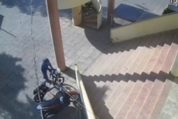 CLIP: Người phụ nữ báo công an bị trộm 800 tờ vé số và thẻ cào trúng thưởng